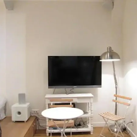 Апартаменты Cosy Studio Louvre Tuileries Center *